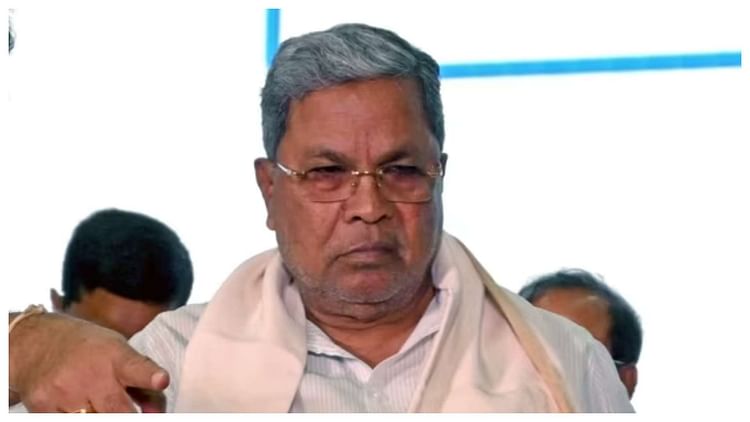 karnataka:-पूर्व-मुदा-कमिश्नर-के-निलंबन-पर-भाजपा-ने-कांग्रेस-को-घेरा,-कहा-आयुक्त-को-बलि-का-बकरा-बनाया-गया