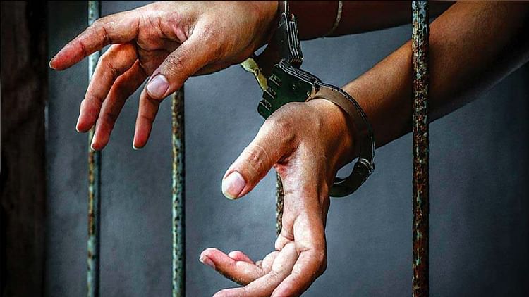 हत्या-मामले-का-सनसनीखेज-खुलासा:-विवाहेतर-संबंध-में-बाधा-बनने-पर-की-थी-पत्नी-की-हत्या,-छह-साल-बाद-हुआ-गिरफ्तार