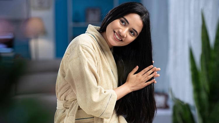 hair-care-tips:-बालों-में-ढेर-सारा-तेल-लगाने-के-5-नुकसान,-हर-किसी-के-लिए-जानना-है-जरूरी