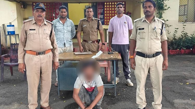 chhatarpur:-स्कूल-में-तलवार-लेकर-उत्पात-मचाने-वाला-आरोपी-गिरफ्तार,-1-साल-पहले-छेड़छाड़-एवं-अपहरण-का-मामला-दर्ज