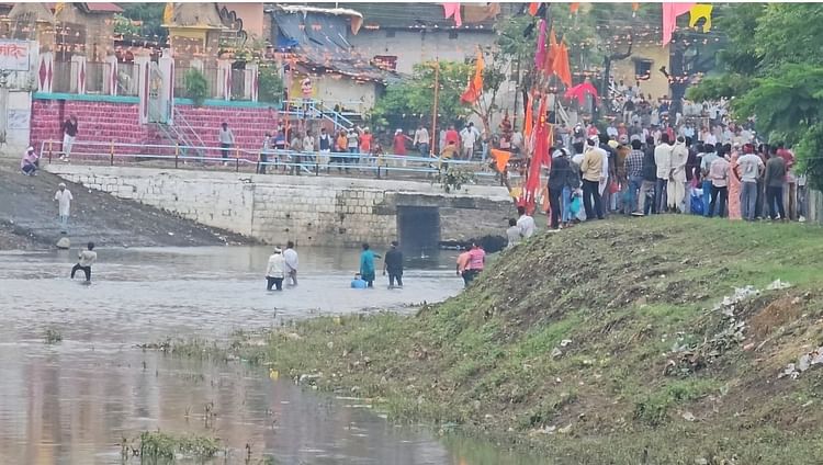 chhindwara-news:-पांढुर्ना-में-खेला-जा-रहा-खूनी-गोटमार,-अब-तक-35-से-अधिक-लोग-घायल