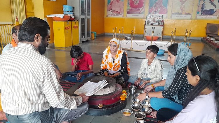 mandsaur:-मेहनाज-ने-अपने-दो-बेटों-के-साथ-की-घर-वापसी,-हिन्दू-धर्म-में-महिलाओं-के-सम्मान-को-देख-अपनाया-सनातन