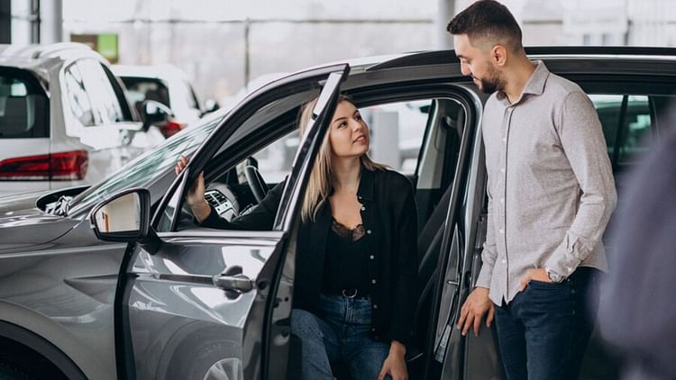 used-car:-पुरानी-कार-खरीदने-के-होते-हैं-ये-पांच-फायदे,-फटाफट-जानें-पूरी-डिटेल
