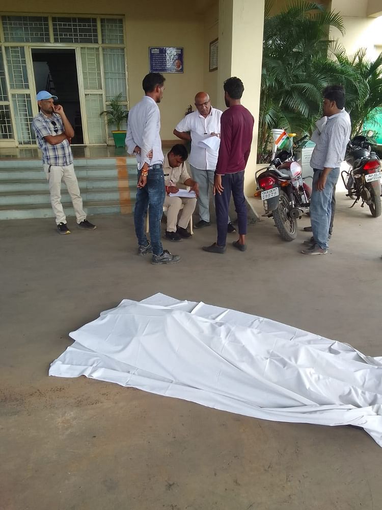 sagar-news:-जेपी-पावर-प्लांट-परिसर-में-युवक-की-मौत,-परिजनों-ने-शव-रखकर-किया-प्रदर्शन