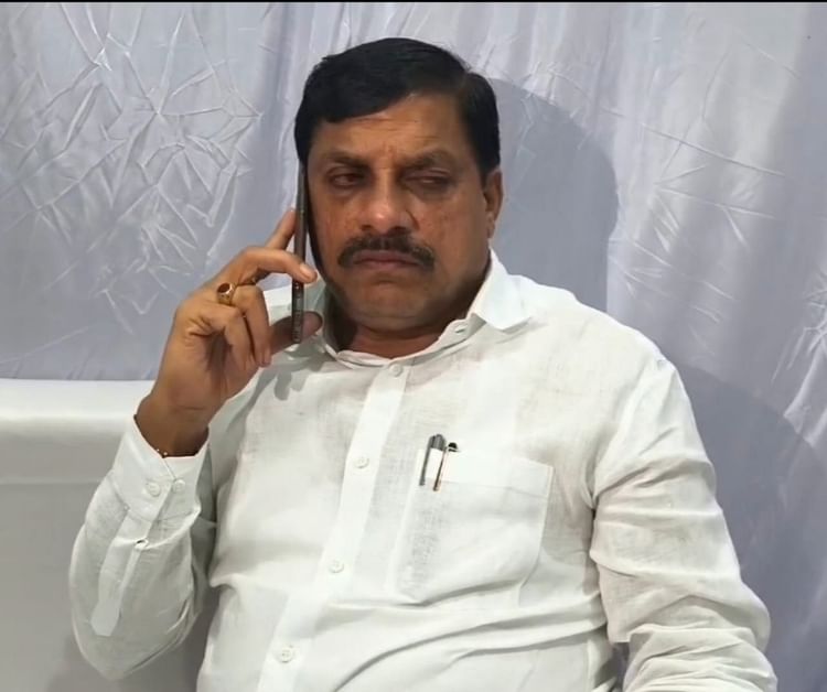 mp-news:-पितृशोक-के-बीच-भी-सीएम-ने-प्रदेश-में-हुई-घटनाओं-की-जानकारी-लेकर-कलेक्टरों-को-दिए-निर्देश