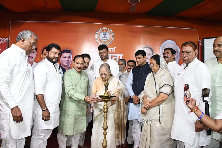 indore:-पूर्व-लोकसभा-स्पीकर-सुमित्रा-महाजन-ने-कहा-कि-कांग्रेस-और-कम्युनिस्ट-की-विचारधारा-विदेश-की