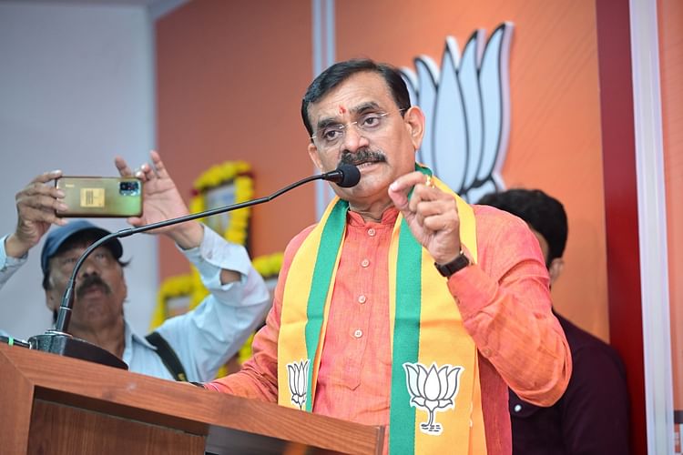 mp-news:-शिक्षकों-ने-भाजपा-ली-सदस्यता-ली,-वीडी-बोले-आपके-पास-समाज-को-सही-दिशा-दिखाने-की-शक्ति-है