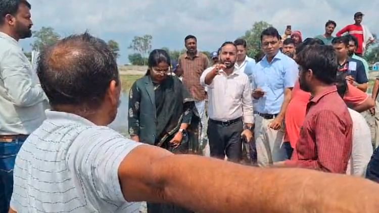 satna-news:-‘इसका-घर-नापो’,-मंत्री-के-आगे-पीड़ित-ने-सुनाई-समस्या-तो-भड़क-उठे-कलेक्टर