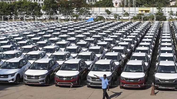 auto-sales:-त्योहारी-सीजन-में-नहीं-हुई-ऑटो-बिक्री-में-कोई-बढ़ोतरी,-फाडा-ने-पीवी-इन्वेंट्री-संकट-की-दी-चेतावनी