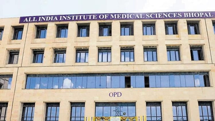 aiims-news:-एम्स-का-एप-घर-बैठे-व्यक्ति-के-मानसिक-स्वास्थ्य-का-सटीक-आकलन-कर-सिखाएगा-योग-के-स्टेप,मिला-कॉपीराइट