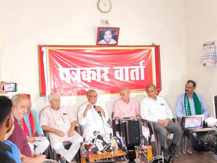 mp:-दिग्विजय-बोले-हिटलर-की-तरह-मुसलमानों-को-टारगेट-कर-रहा-है-rss,-छतरपुर-मामले-में-वीडी-शर्मा-को-कहा-नपुंसक