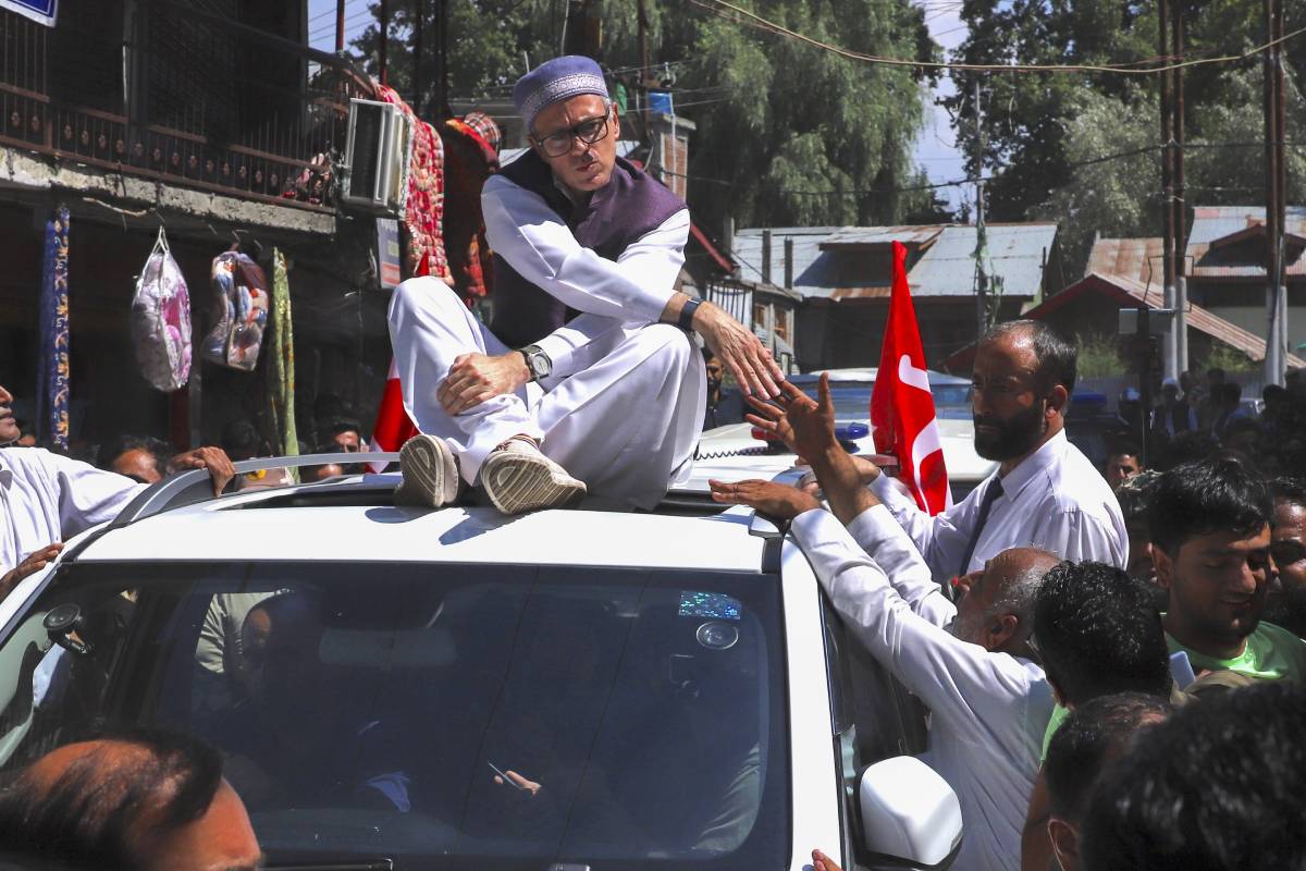 jammu-kashmir-politics:-संसद-हमले-के-दोषी-अफजल-गुरु-पर-पिघला-उमर-अब्दुल्ला-का-दिल,-भड़की-बीजेपी