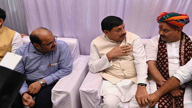 ujjain:-सीएम-के-पिता-के-निधन-से-राजनीतिक-जगत-में-शोक,-कांग्रेस-बीजेपी-के-साथ-इन-दिग्गजों-ने-दी-श्रद्धांजलि