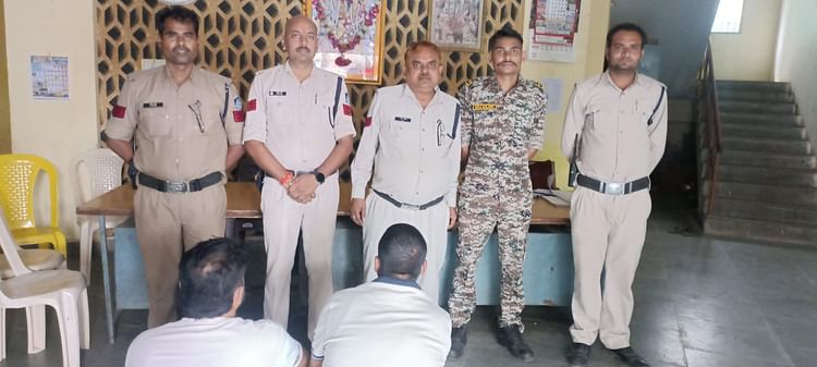 chhatarpur:-बस-हेल्पर-के-साथ-मारपीट-करने-वाले-दो-आरोपियों-गिरफ्तार,-रुपये-नहीं-देने-पर-पीटा-था