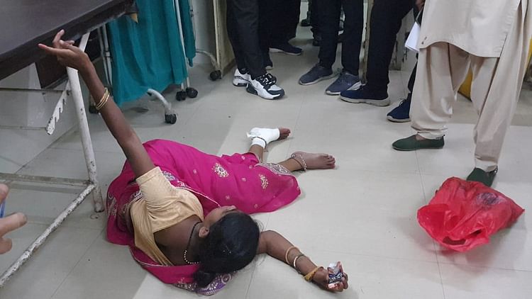 damoh-news:-शराबी-महिला-ने-जिला-अस्पताल-में-जमकर-मचाया-उत्पात,-कर्मचारियों-को-दी-गालियां