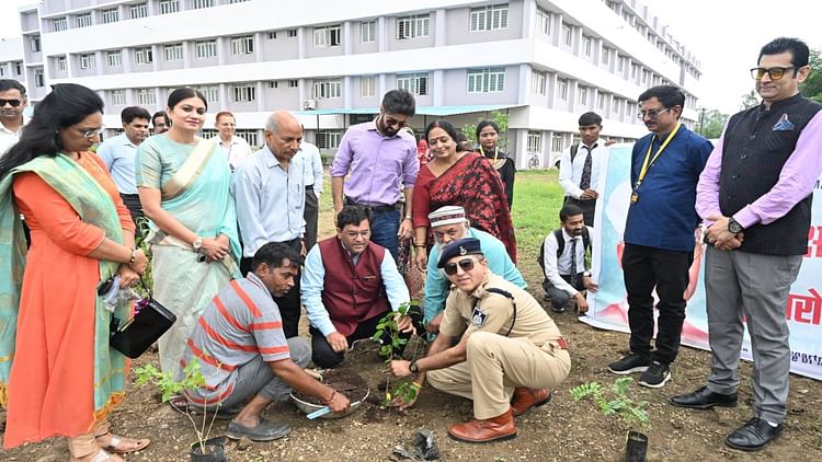 bhopal-news:-गहराने-लगा-संरक्षण-महत्व,-प्रेस्टीज-ने-बना-डाला-मेडिसिन-पार्क,-हुआ-पौधारोपण