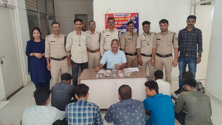 damoh-news:-जबलपुर-के-जुआरी-दमोह-के-जंगलों-में-जमाए-हुए-थे-जुए-का-फड़,-पुलिस-ने-घेराबंदी-कर-पकड़ा