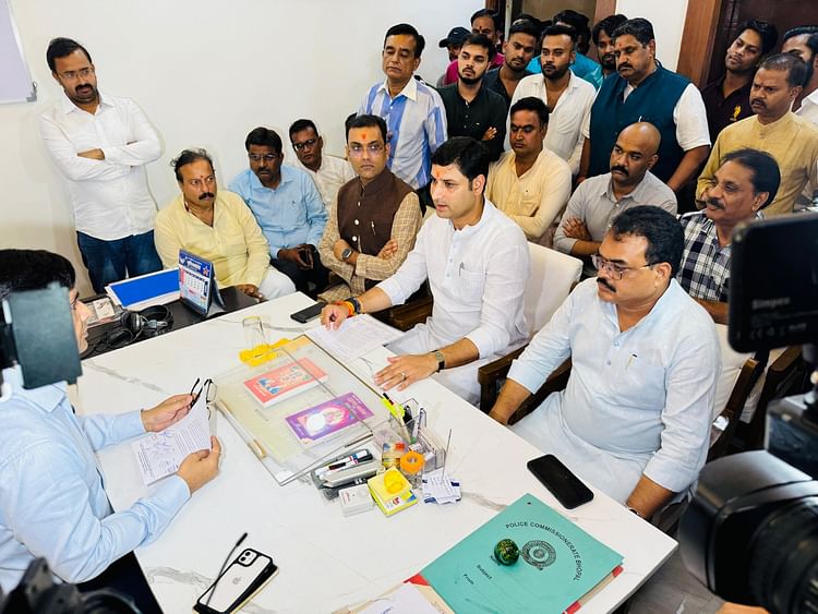 mp-news:-वीडी-शर्मा-पर-दिग्विजय-की-टिप्पणी-पर-bjp-सख्त,-क्राइम-ब्रांच-में-केस-दर्ज-करने-की-मांग