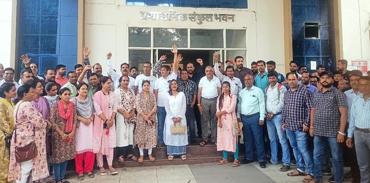 ujjain-news:-आंदोलन-की-राह-पर-पटवारी,-मुख्यमंत्री-के-नाम-दिया-ज्ञापन;-19-व-20-को-सामूहिक-अवकाश-पर-रहेंगे