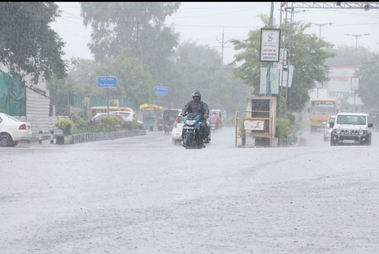 mp-weather:दिन-भर-धूप-के-बाद-शाम-को-भोपाल-में-झमाझम-बारिश,एमपी-के-14-जिलों-में-हुई-बारिश,-कल-7-जिलों-रेड-अलर्ट