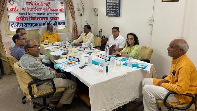 indore-news:-मजदूरों-तक-नहीं-पहुंचती-सरकार-की-योजनाएं,-इसके-लिए-भी-प्रयास-शुरू-करना-होंगे