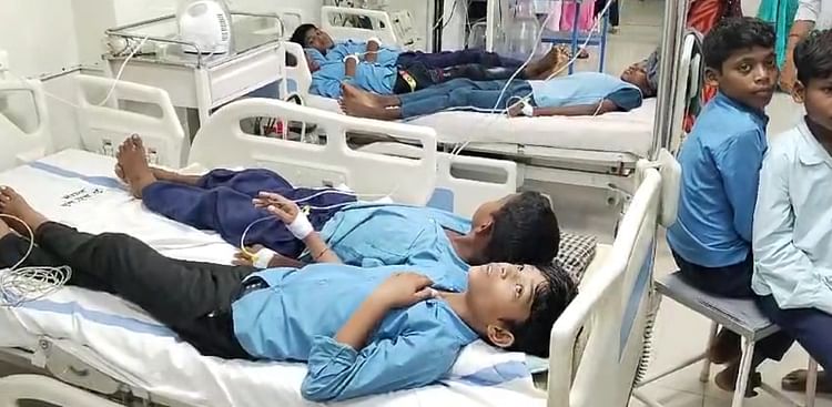 umaria-news:-छात्रावास-में-दूषित-खाना-खाने-से-24-बच्चे-हुए-बीमार,-अस्पताल-में-चल-रहा-है-इलाज