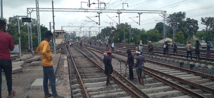 damoh-news:-तीसरी-रेल-लाइन-को-प्लेटफार्म-एक-से-जोड़ा,-तीन-दिन-बाद-शुरू-हो-जाएगा-नया-कंट्रोल-रूम