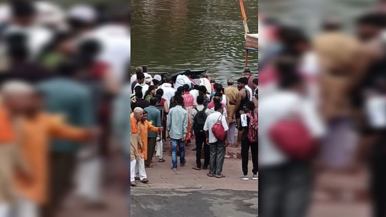 ujjain:-रामघाट-पर-टला-हादसा,-शिप्रा-नदी-में-पहुंच-गया-ई-रिक्शा,-तेज-गति-होती-तो-हो-जाता-हादसा