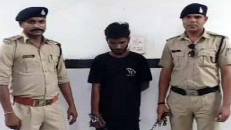 chhatarpur-stone-pelting-incident:-पथराव-मामले-में-एक-और-युवक-को-पुलिस-ने-दबोचा,-अब-तक-कुल-48-आरोपी-गिरफ्तार