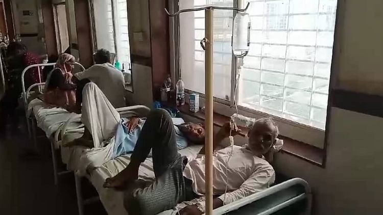 shivpuri-news:-मौसम-की-मार-का-असर,-मरीजों-से-अस्पताल-फुल,-एक-बेड-पर-दो-मरीज-करने-पड़-रहे-भर्ती