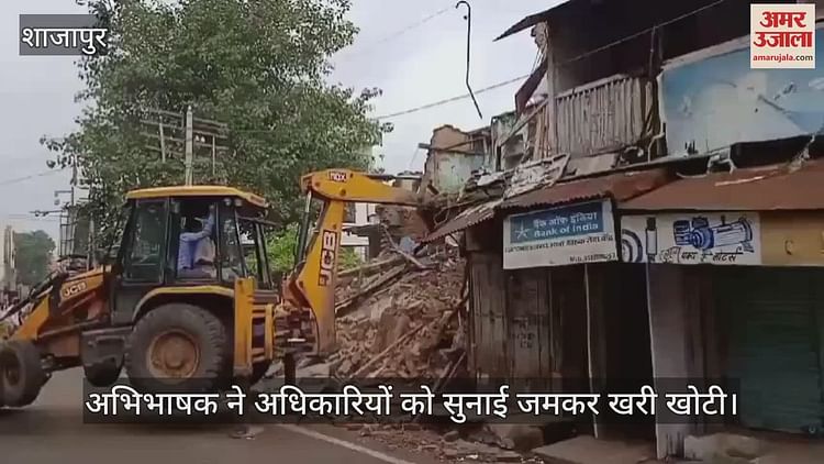 shajapur:-गोशाला का-जर्जर-भवन-तोड़ने-पहुंची-राजस्व-नपा-टीम,-कोर्ट-अवमानना-के-आरोप-लगाकर-अभिभाषक-ने-किया-हंगामा:-गोशाला का-जर्जर-भवन-तोड़ने-पहुंची-राजस्व-नपा-टीम,-कोर्ट-अवमानना-के-आरोप-लगाकर-अभिभाषक-ने-किया-हंगामा