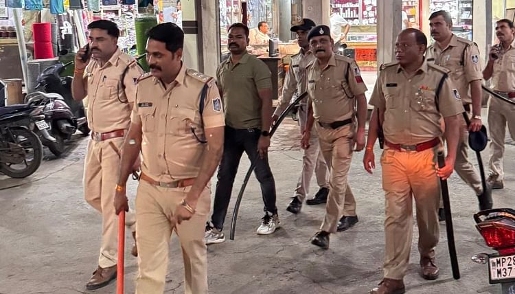 chhindwara:-ips-कॉलेज-में-छात्रों-के-गुटों-में-हुआ-विवाद,-वेलकम-पार्टी-के-दौरान-लड़-बैठे-छात्र,-पुलिस-ने-खदेड़ा