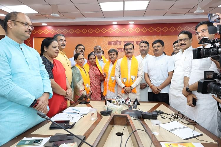 mp-news:-भाजपा-का-सदस्यता-अभियान-जारी,-सतना-में-कांग्रेस-को-झटका-दो-पार्षद-भाजपा-में-शामिल